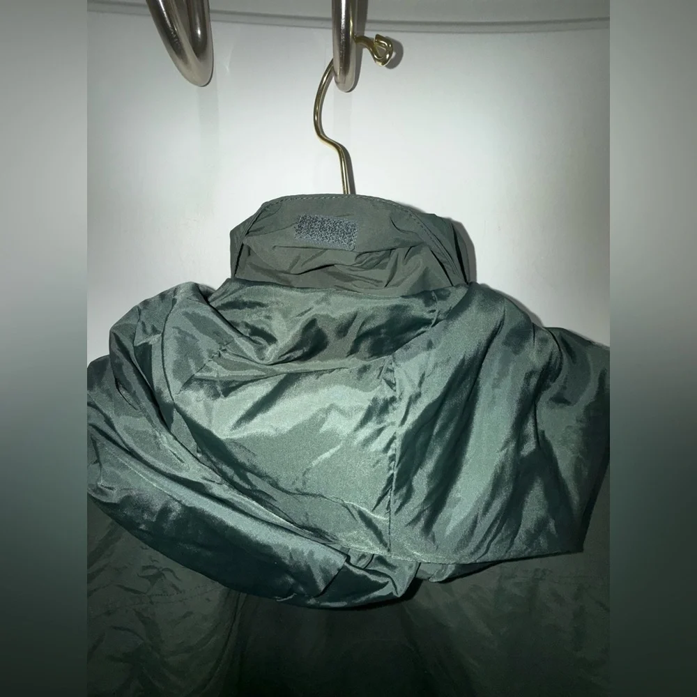 L.L. Bean. Mountain Classic Rain Jacket. Forest Green. Size large.